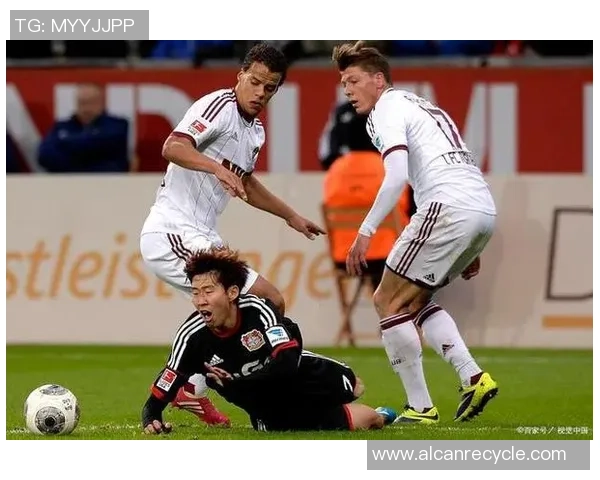 杜伊斯堡与科隆上半场战术对决及球员表现深度分析 杜伊斯堡与科隆上半场战术对决及球员表现深度分析